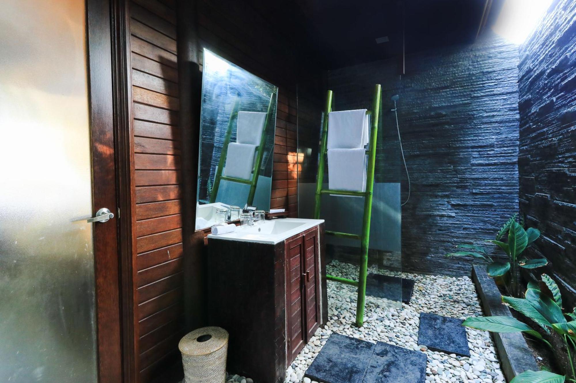 Coconut Boutique Resort Senggigi Extérieur photo