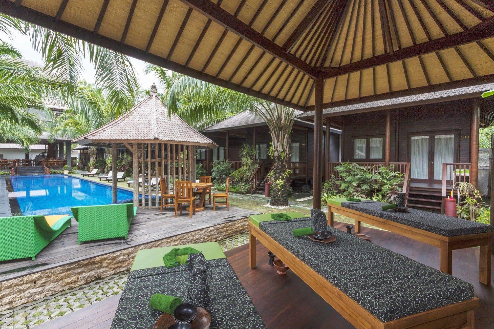 Coconut Boutique Resort Senggigi Extérieur photo