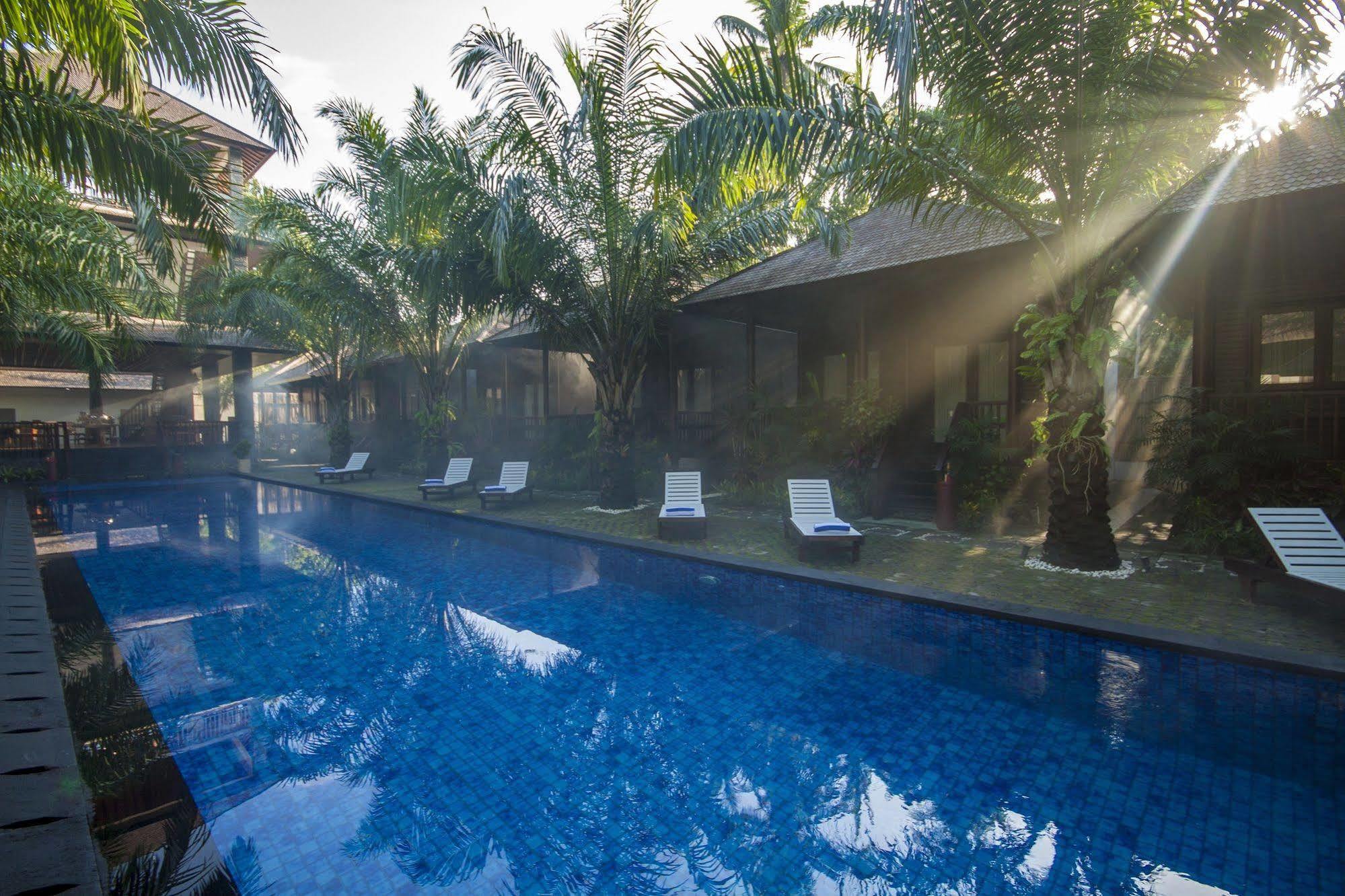 Coconut Boutique Resort Senggigi Extérieur photo